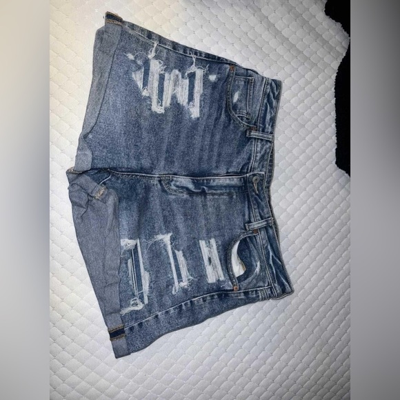 I’m selling 4 pairs of american eagle jean shorts. White, Navy, Blue and black - Picture 2 of 4